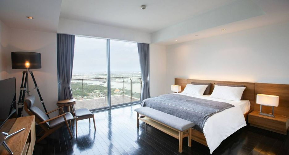 For rent 4 bedrooms condo in Yan Nawa, Bangkok