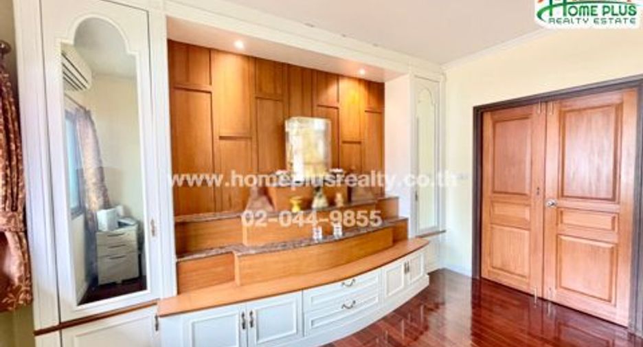 For sale 4 bedrooms house in Lat Krabang, Bangkok