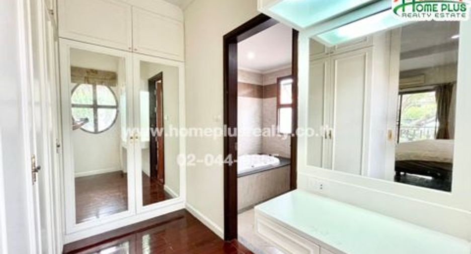 For sale 4 bedrooms house in Lat Krabang, Bangkok