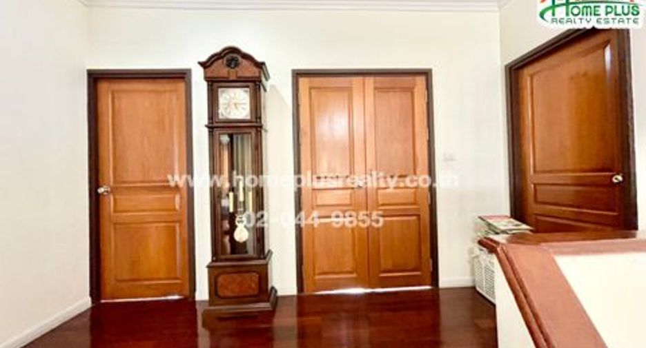 For sale 4 bedrooms house in Lat Krabang, Bangkok
