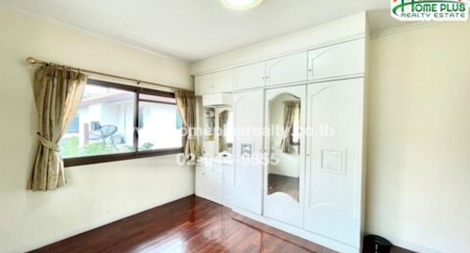 For sale 4 bedrooms house in Lat Krabang, Bangkok