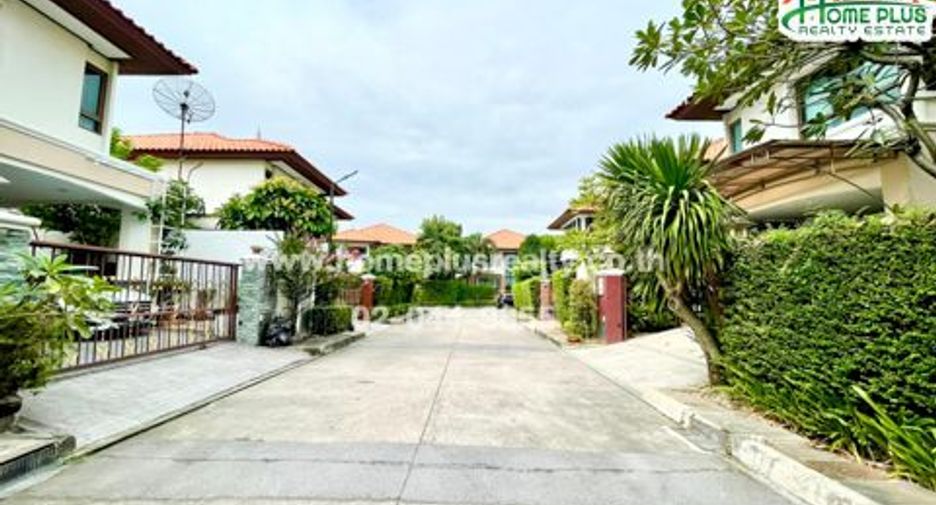 For sale 4 bedrooms house in Lat Krabang, Bangkok