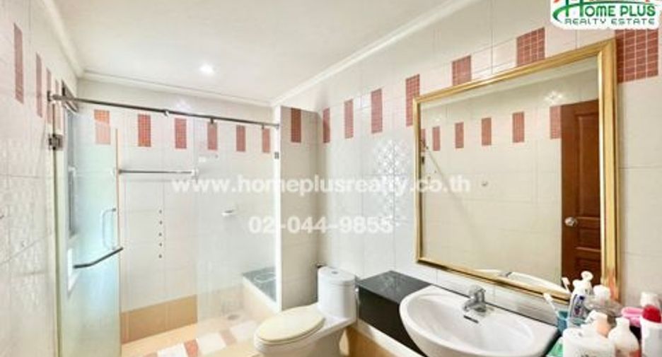 For sale 4 bedrooms house in Lat Krabang, Bangkok