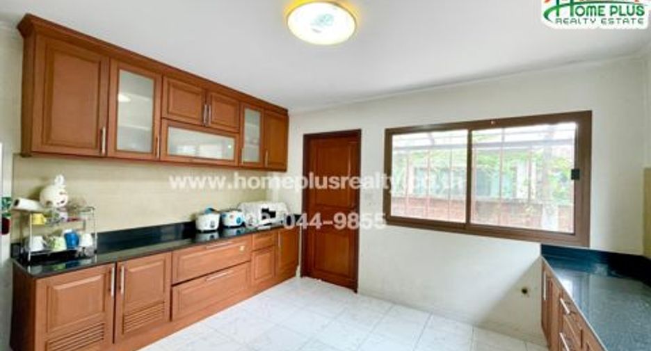 For sale 4 bedrooms house in Lat Krabang, Bangkok