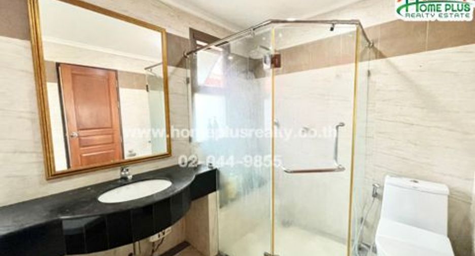 For sale 4 bedrooms house in Lat Krabang, Bangkok