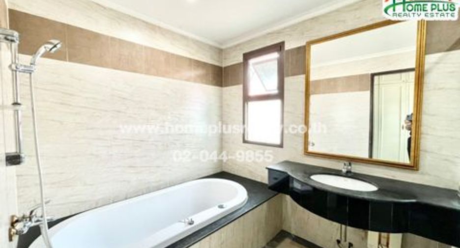 For sale 4 bedrooms house in Lat Krabang, Bangkok