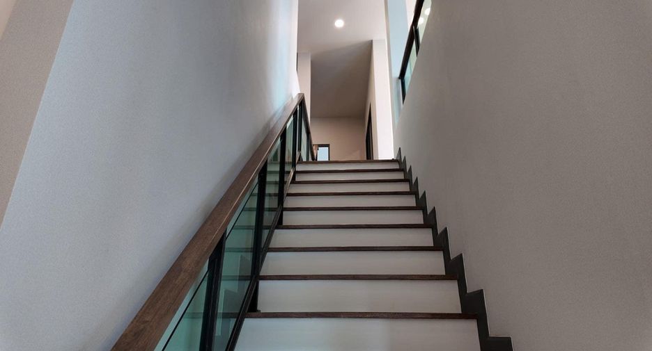 Casa en alquiler de 4 habitaciones en Bang Phli, Samut Prakan