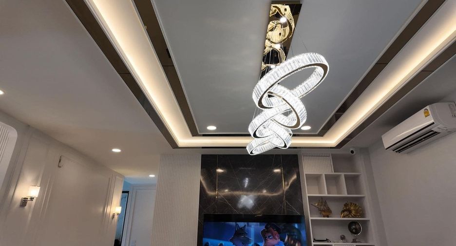 Casa en alquiler de 4 habitaciones en Bang Phli, Samut Prakan