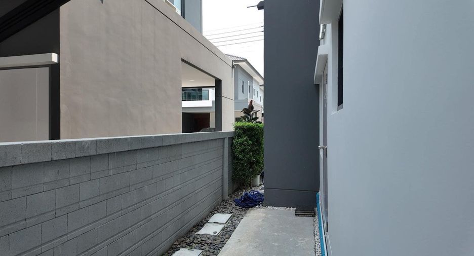Casa en alquiler de 4 habitaciones en Bang Phli, Samut Prakan