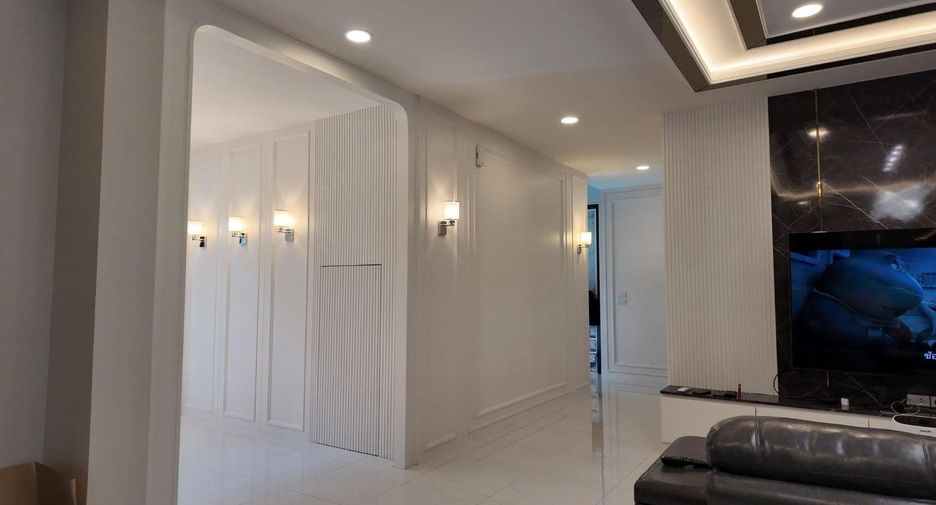 Casa en alquiler de 4 habitaciones en Bang Phli, Samut Prakan