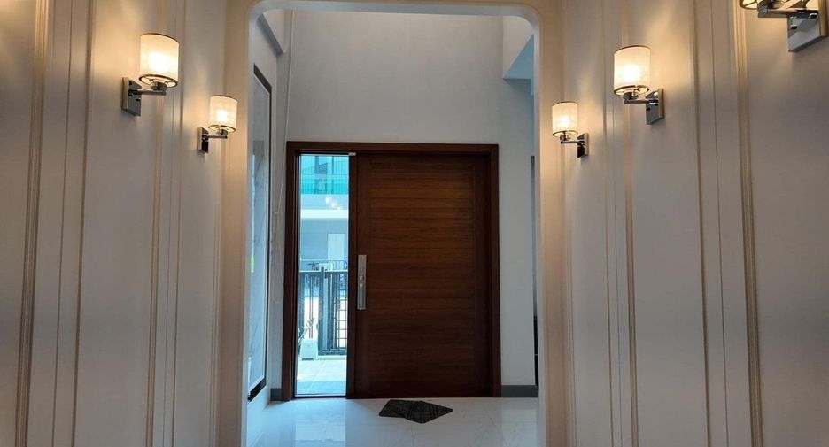 Casa en alquiler de 4 habitaciones en Bang Phli, Samut Prakan