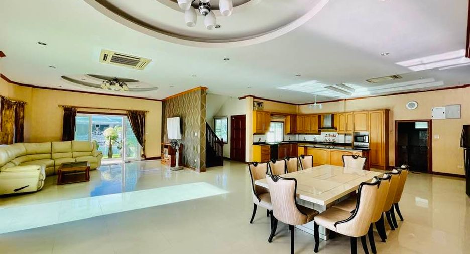 For rent 5 bedrooms villa in North Pattaya, Pattaya