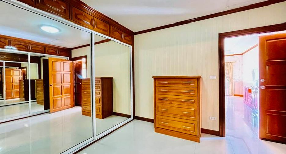 For rent 5 bedrooms villa in North Pattaya, Pattaya