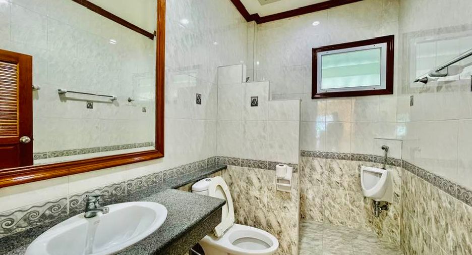 For rent 5 bedrooms villa in North Pattaya, Pattaya