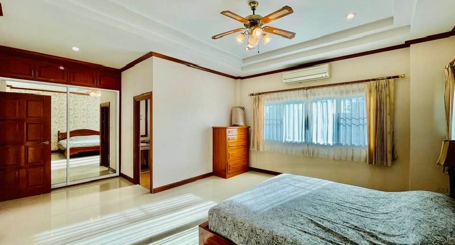 For rent 5 bedrooms villa in North Pattaya, Pattaya