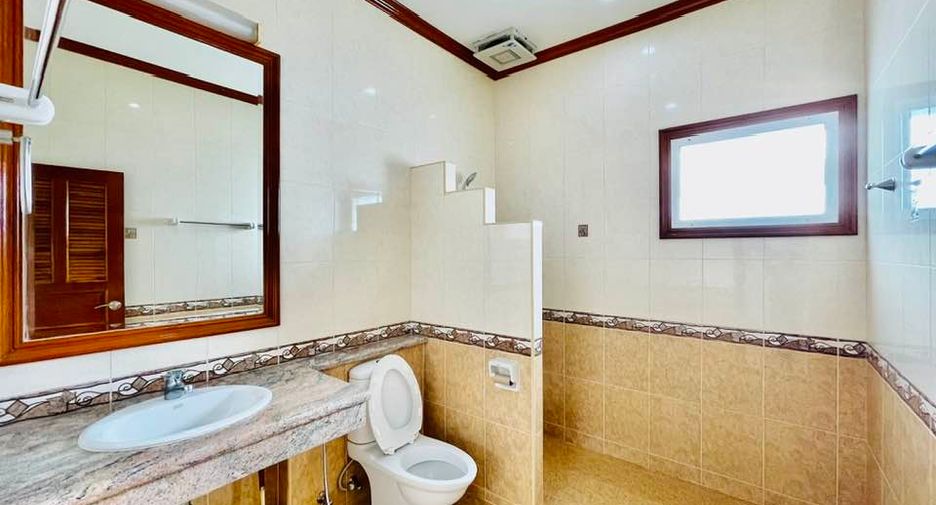 For rent 5 bedrooms villa in North Pattaya, Pattaya