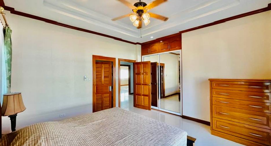 For rent 5 bedrooms villa in North Pattaya, Pattaya