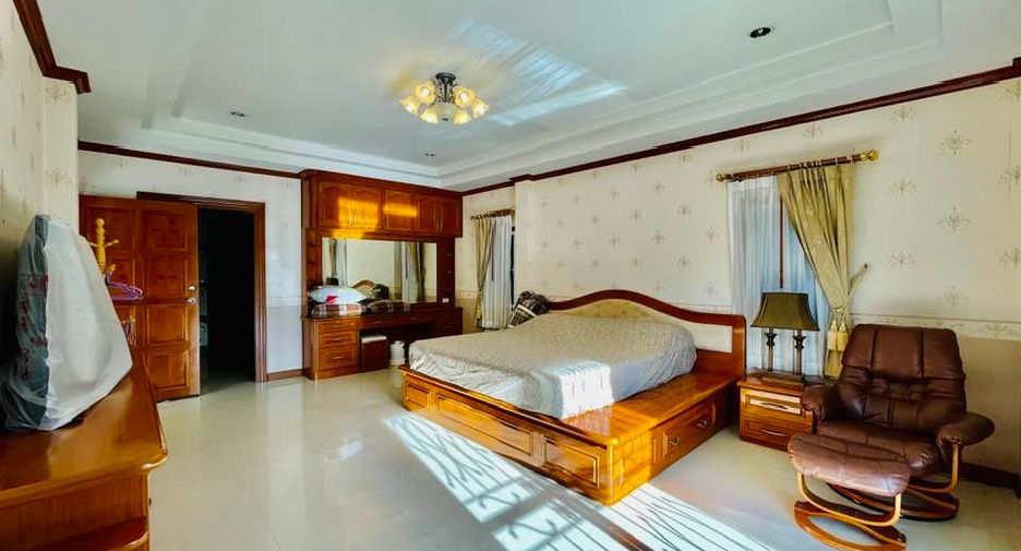 For rent 5 bedrooms villa in North Pattaya, Pattaya