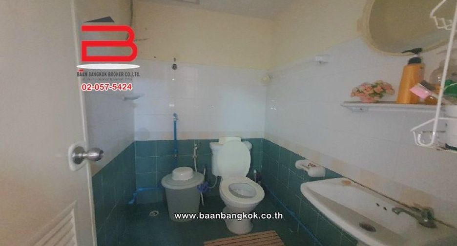 For sale 3 bedrooms townhouse in Mueang Chachoengsao, Chachoengsao