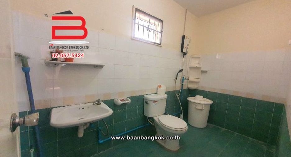 For sale 3 bedrooms townhouse in Mueang Chachoengsao, Chachoengsao