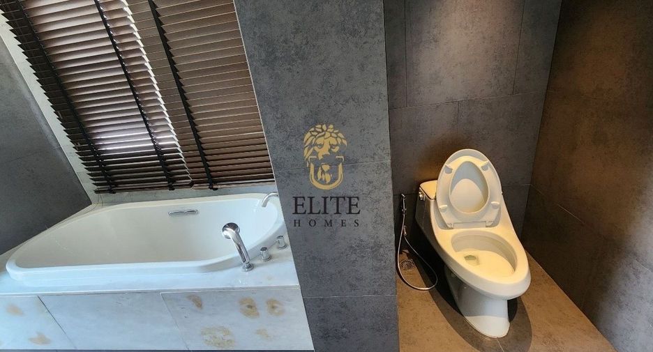 Condo en alquiler de 3 habitaciones en Watthana, Bangkok