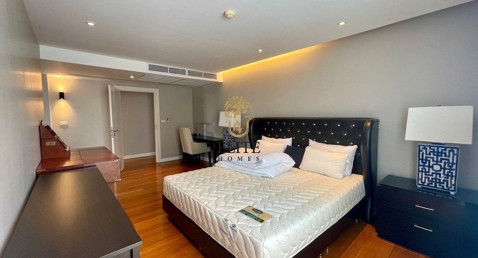 Condo en alquiler de 3 habitaciones en Watthana, Bangkok