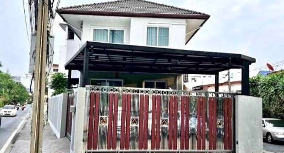For sale 4 bedrooms house in Phra Khanong, Bangkok