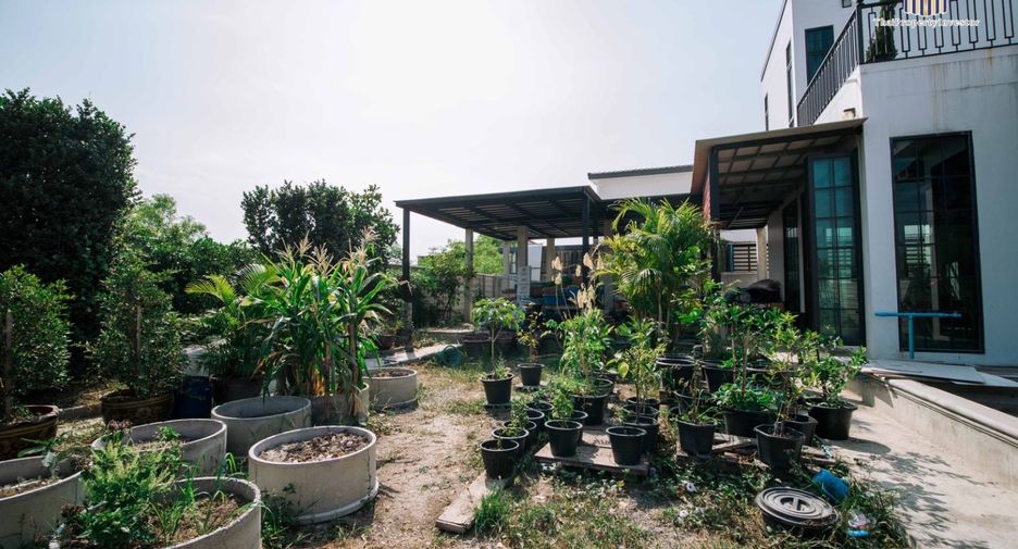 For sale 5 bedrooms house in Khlong Luang, Pathum Thani