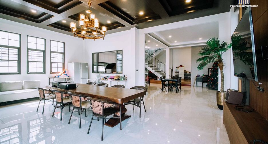 For sale 5 bedrooms house in Khlong Luang, Pathum Thani