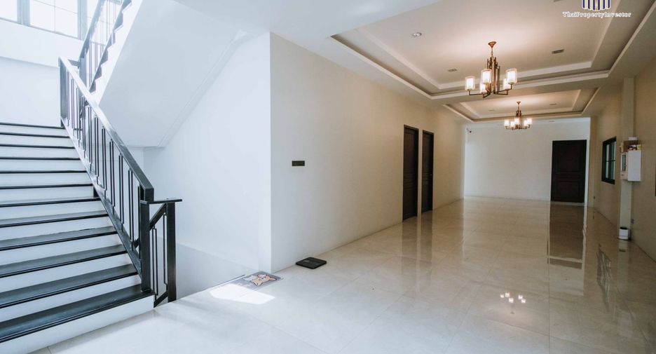 For sale 5 bedrooms house in Khlong Luang, Pathum Thani