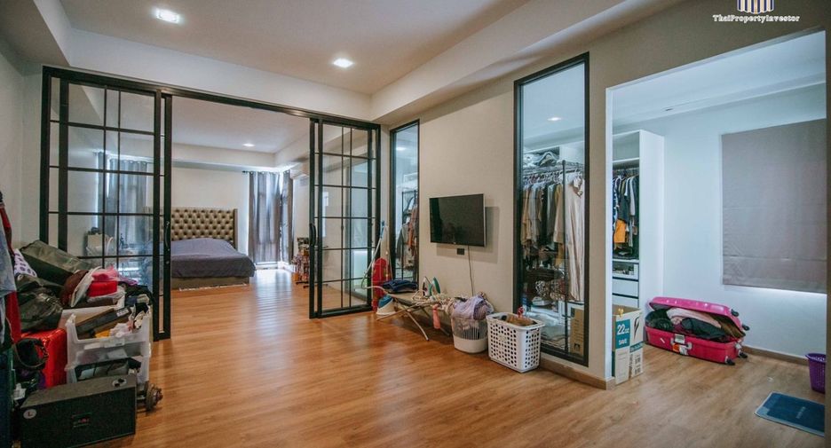 For sale 5 bedrooms house in Khlong Luang, Pathum Thani