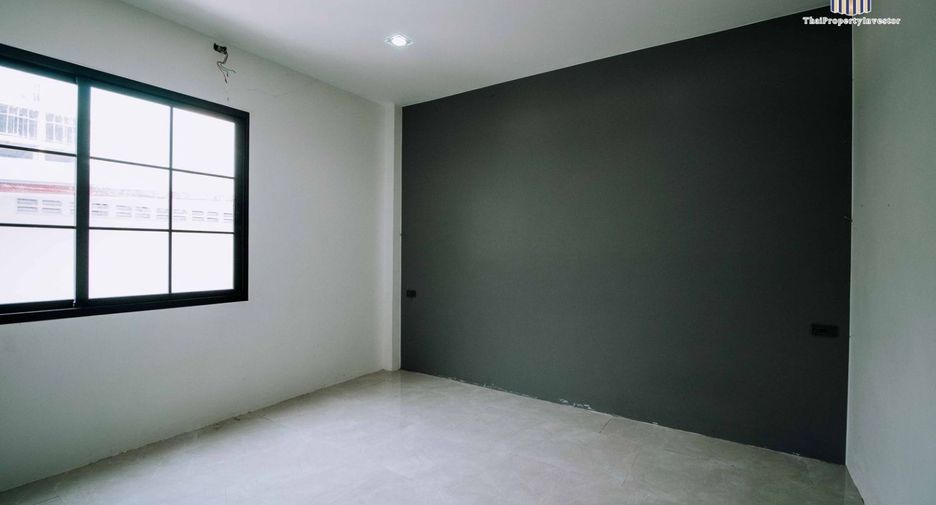 For sale 5 bedrooms house in Khlong Luang, Pathum Thani