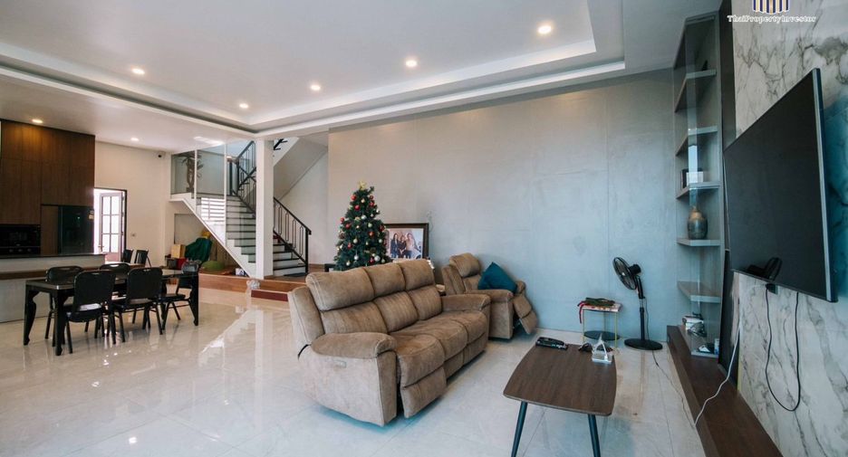 For sale 5 bedrooms house in Khlong Luang, Pathum Thani