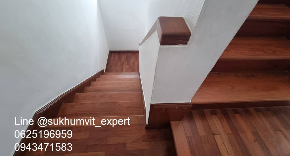 For sale 3 bed townhouse in Watthana, Bangkok