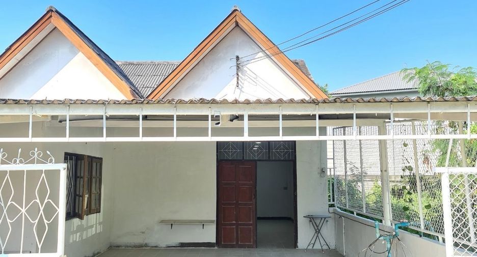 For rent 5 bed townhouse in San Kamphaeng, Chiang Mai