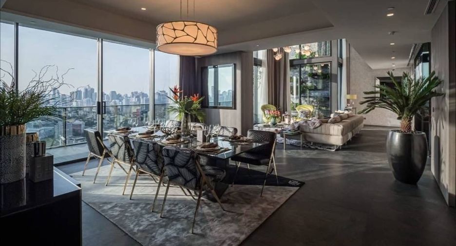 For sale 4 bedrooms condo in Watthana, Bangkok