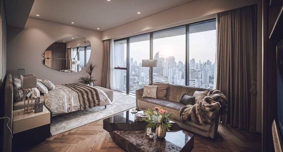 For sale 4 bedrooms condo in Watthana, Bangkok