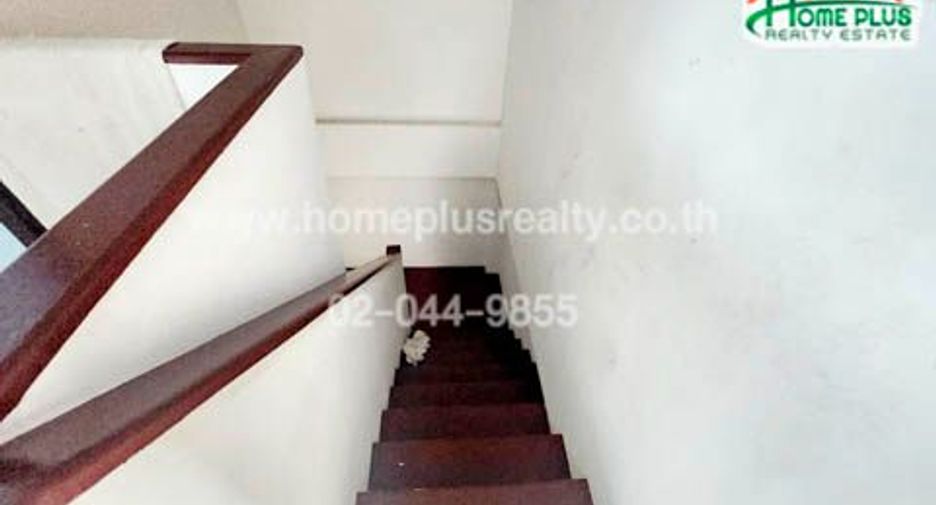 For rent そして for sale 3 Beds townhouse in Phanat Nikhom, Chonburi