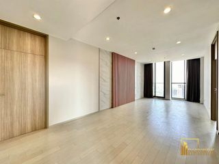 For rent 2 bedrooms condo in Pathum Wan, Bangkok