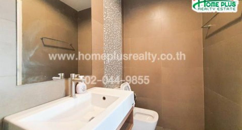 For sale 3 bedrooms townhouse in Mueang Samut Prakan, Samut Prakan