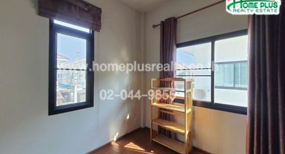 For sale 3 bedrooms townhouse in Mueang Samut Prakan, Samut Prakan