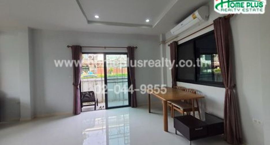 For sale 3 bedrooms townhouse in Mueang Samut Prakan, Samut Prakan