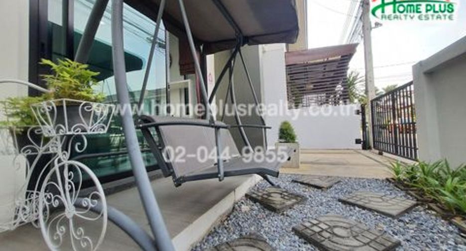 For sale 3 bedrooms townhouse in Mueang Samut Prakan, Samut Prakan