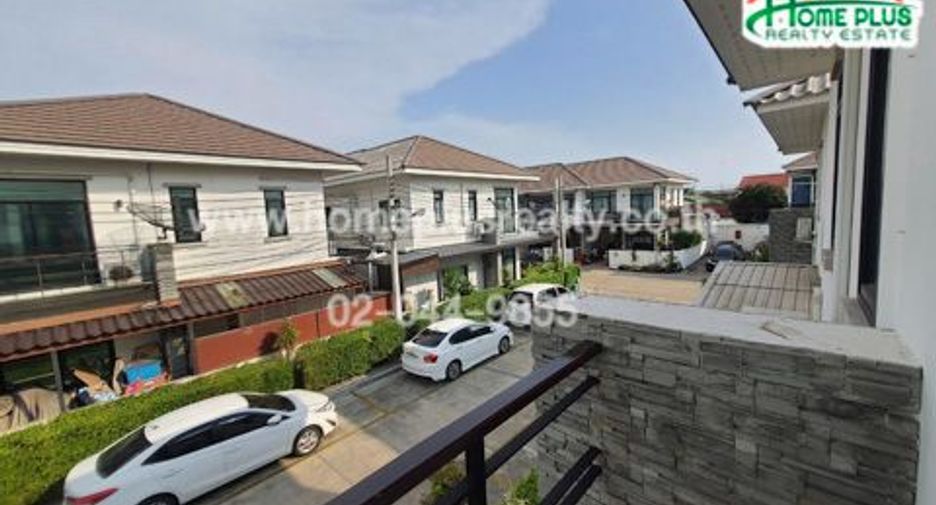 For sale 3 bedrooms townhouse in Mueang Samut Prakan, Samut Prakan