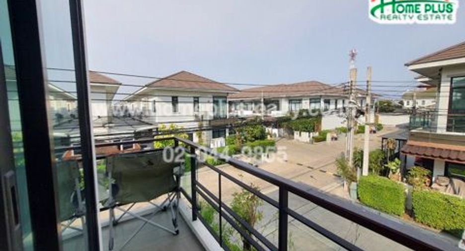 For sale 3 bedrooms townhouse in Mueang Samut Prakan, Samut Prakan