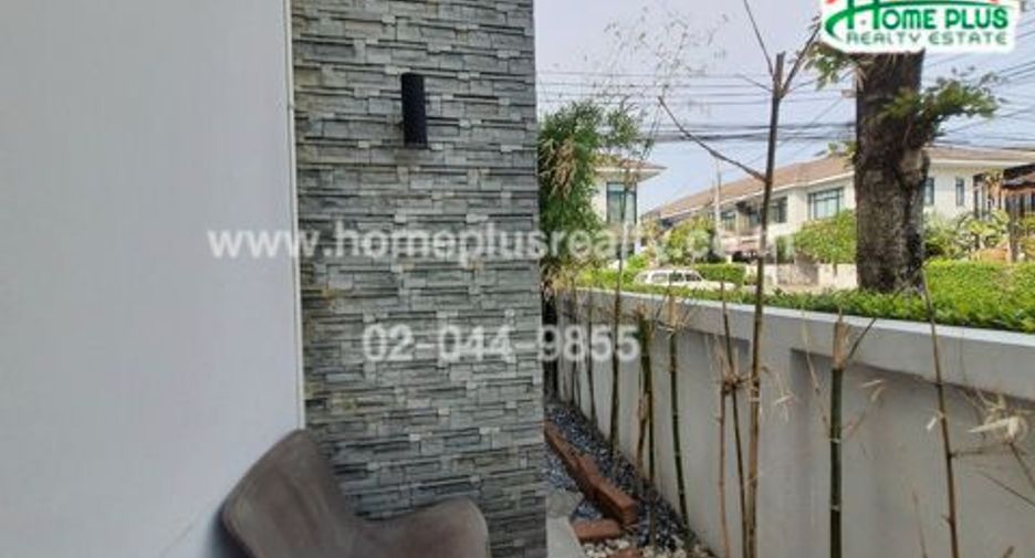 For sale 3 bedrooms townhouse in Mueang Samut Prakan, Samut Prakan