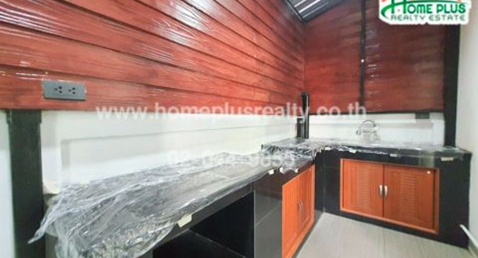 For sale 3 bedrooms townhouse in Mueang Samut Prakan, Samut Prakan