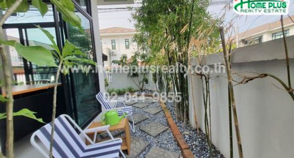 For sale 3 bedrooms townhouse in Mueang Samut Prakan, Samut Prakan