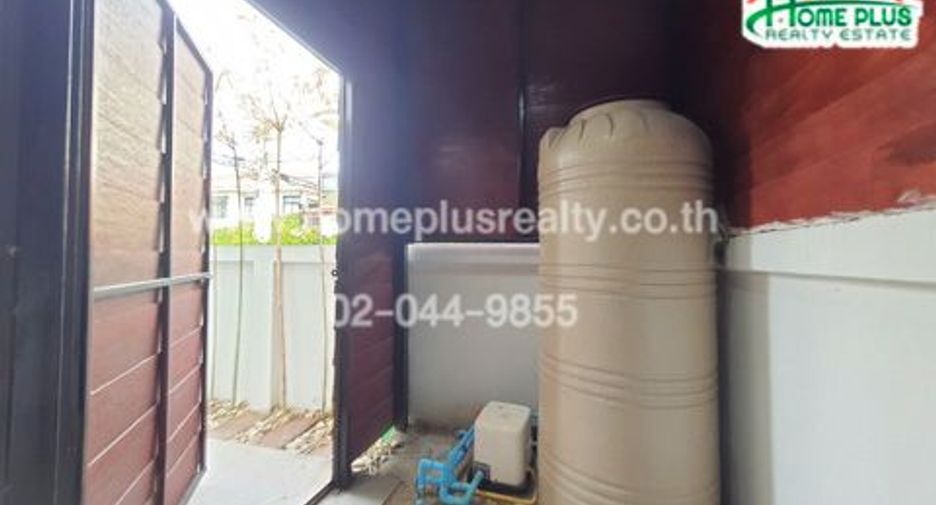 For sale 3 bedrooms townhouse in Mueang Samut Prakan, Samut Prakan