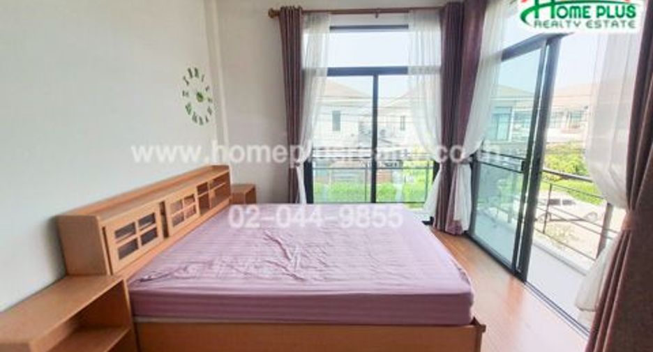For sale 3 bedrooms townhouse in Mueang Samut Prakan, Samut Prakan